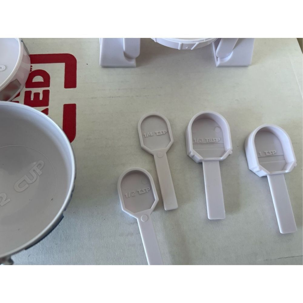 ThinkGeek Star Wars R2-D2 Measuring Cup Set Body Built from 4 Measuring Cups - Picture 6 of 13